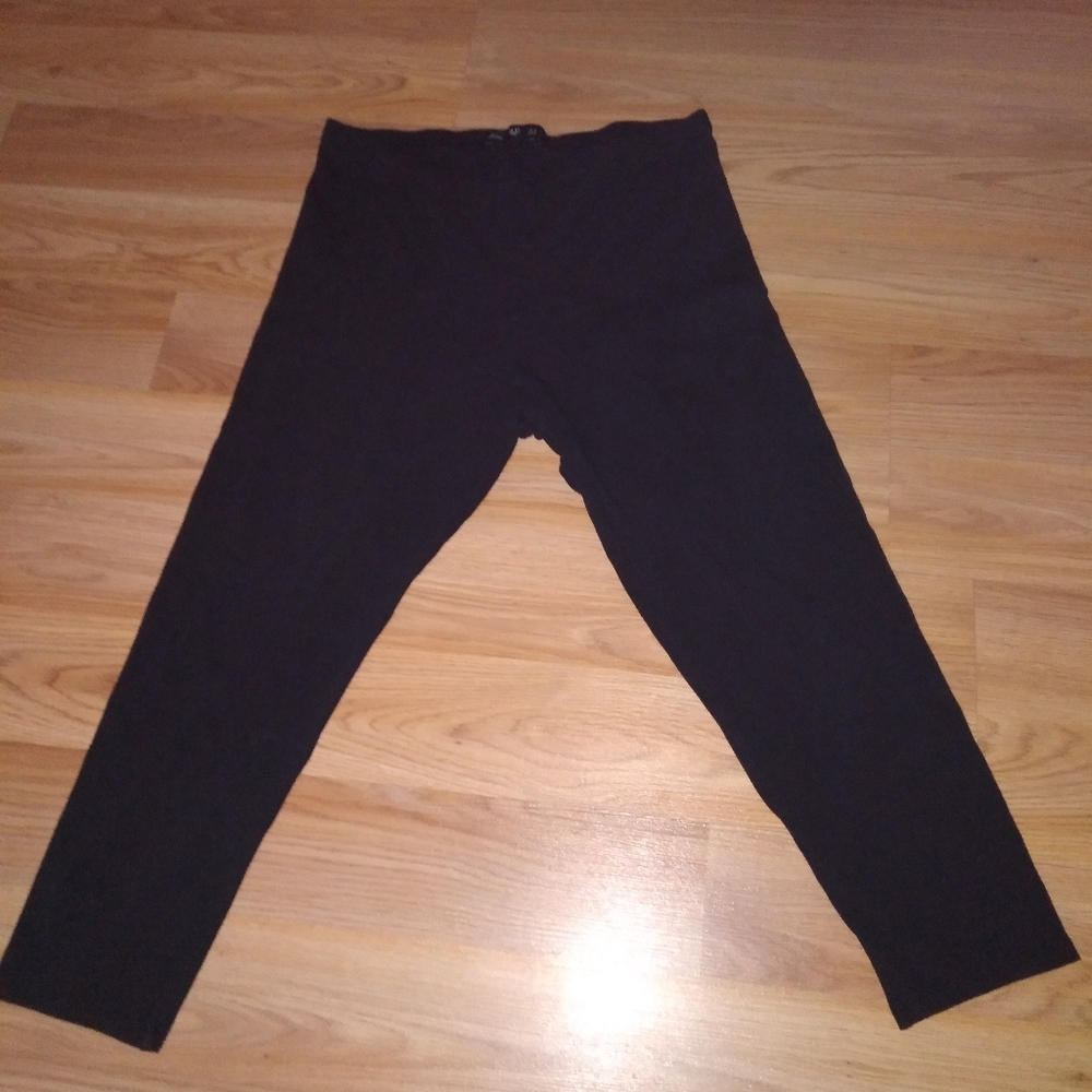 🚨⚠️ F & F Large Capri Leggings🚨⚠️